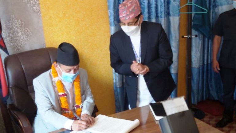 सञ्चार क्षेत्रलाई व्यवस्थित, गुणस्तरीय र प्रभावकारी बनाउने सञ्चारमन्त्री गुरुङकाे प्रतिवद्वता