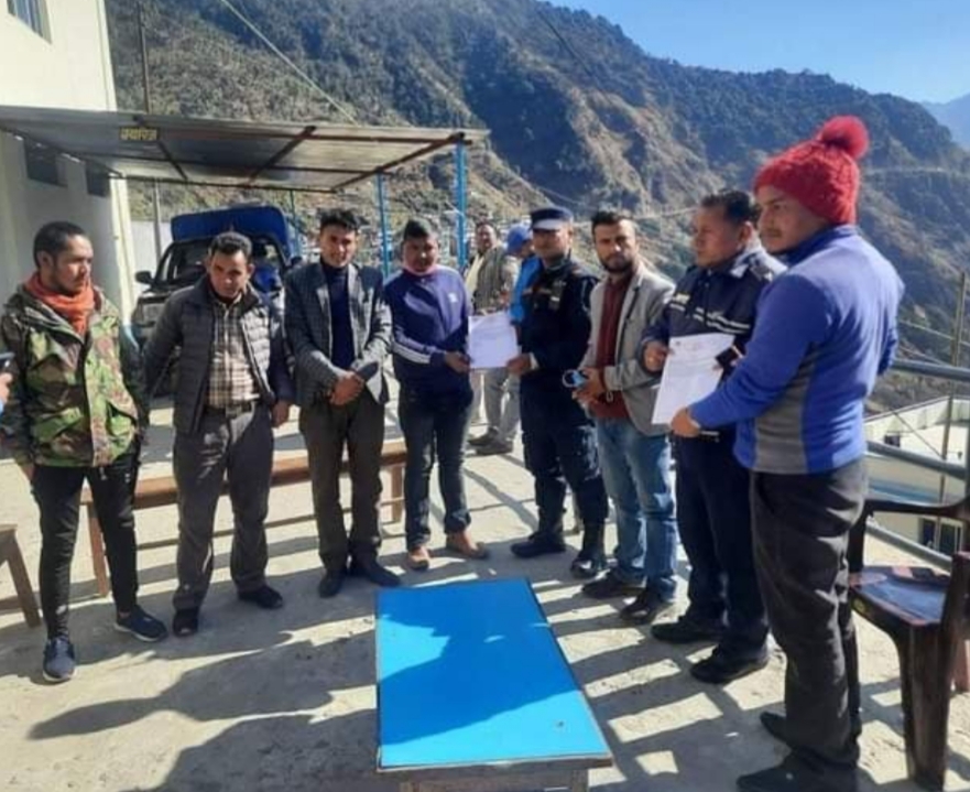 अनेरास्ववियु कालिकोटले बुझायो ट्राफिकलाई ज्ञापनपत्र