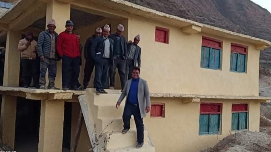 अब पुलाँहका विद्यार्थी पक्कि भवनमा अध्यान गर्छन। अध्यक्ष बम