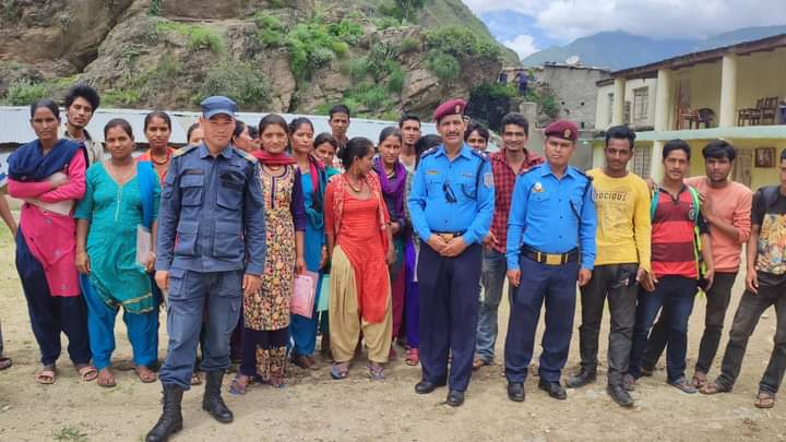 प्रहरीद्वारा कालिकाेट लागाएतका विभिन्न ठाउँमा जनचेतनामुलक कार्यक्रम सञ्चालन