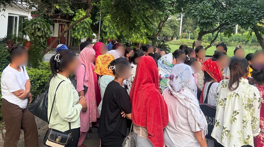 भारत हुँदै खाडीमा बेचिन लागेका ४० नेपाली महिला उद्धार, सुरक्षित नेपाल फर्काइए